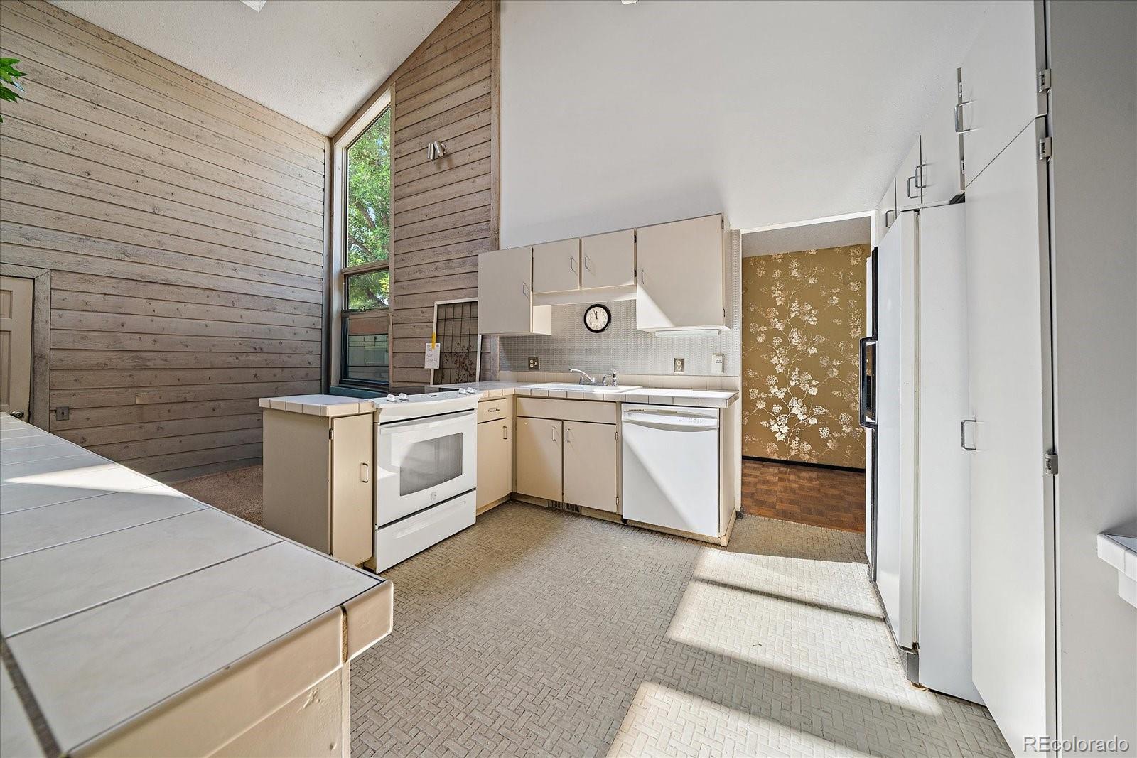 6305 W 6th Avenue Unit: C21