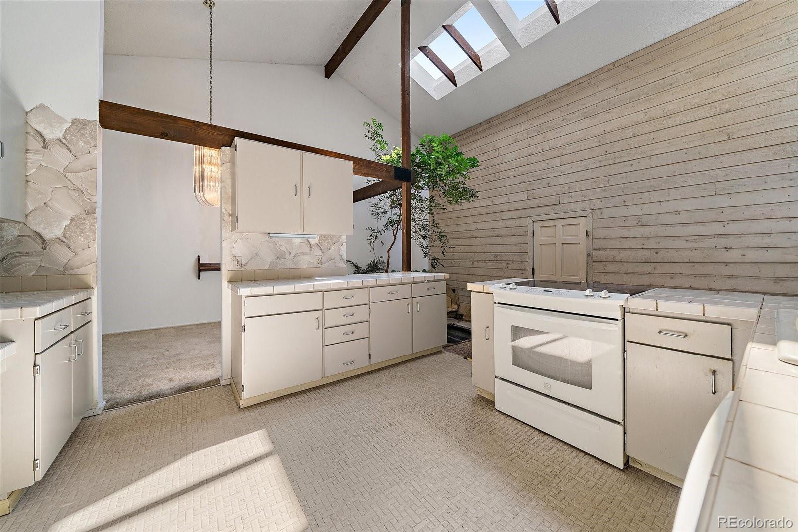 6305 W 6th Avenue Unit: C21