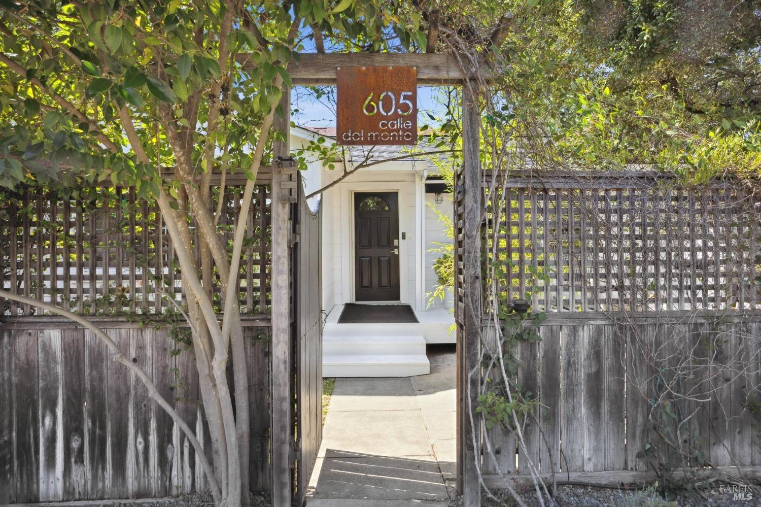 605 Calle Del Monte St