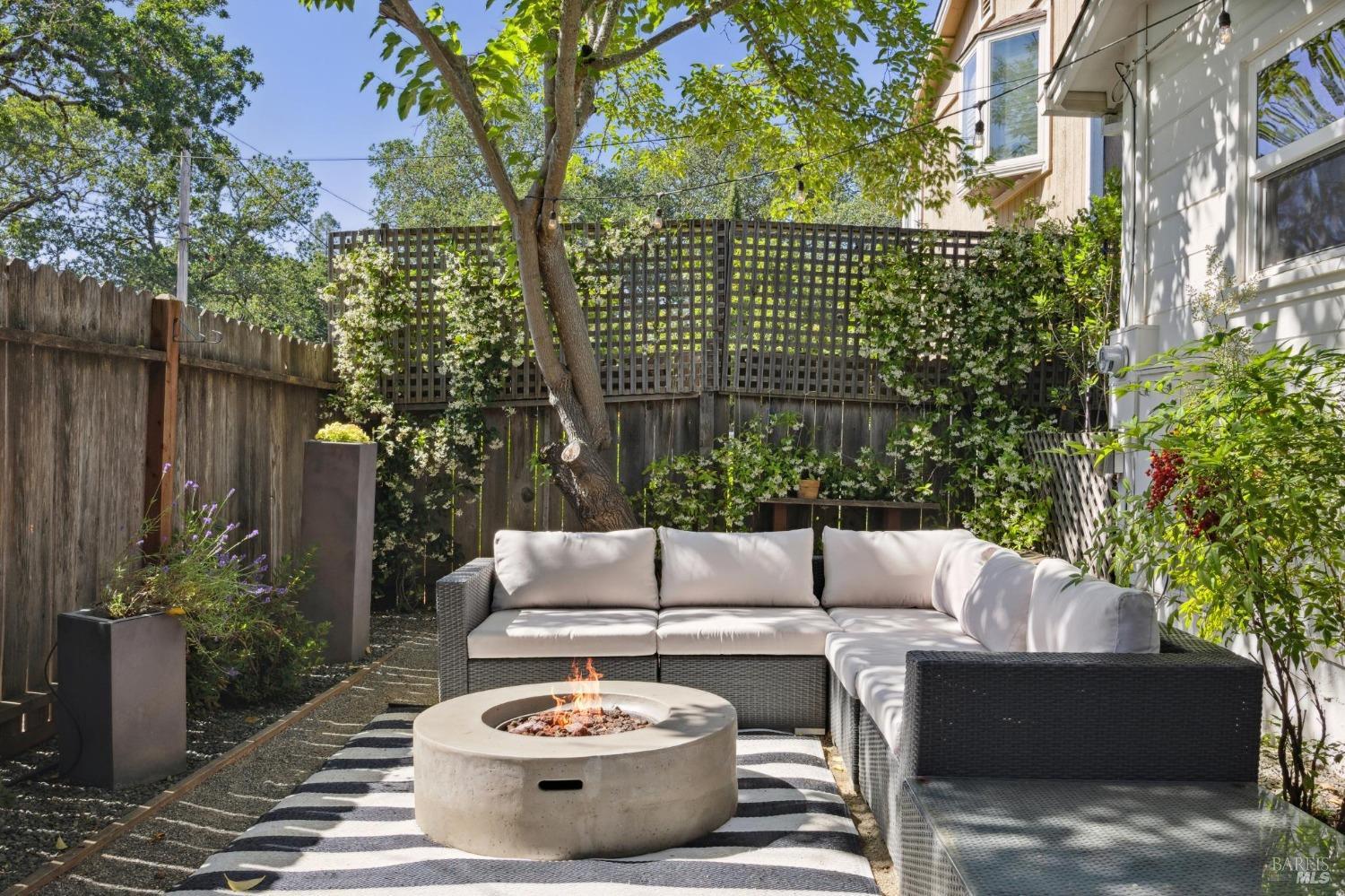 605 Calle Del Monte St