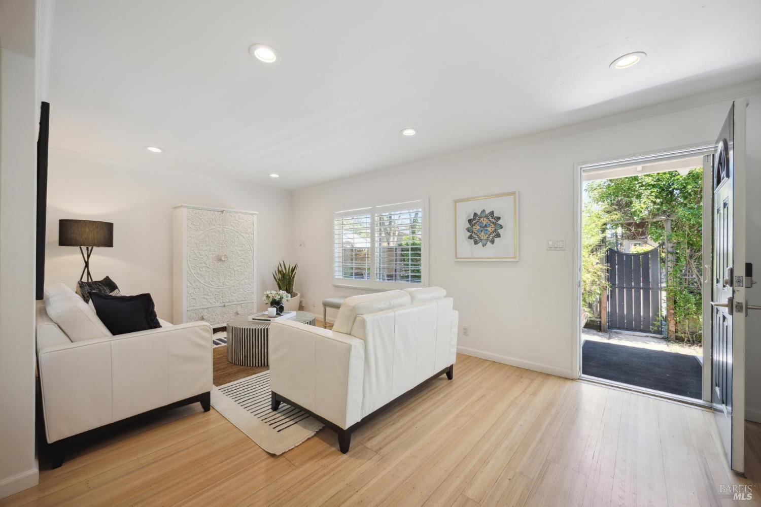 605 Calle Del Monte St