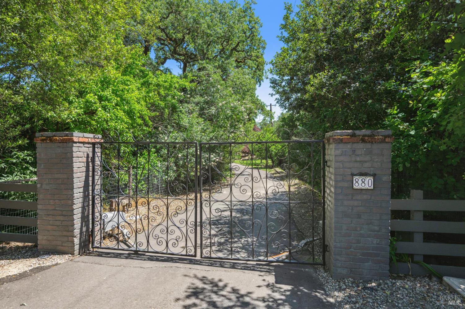 880 W Agua Caliente Rd