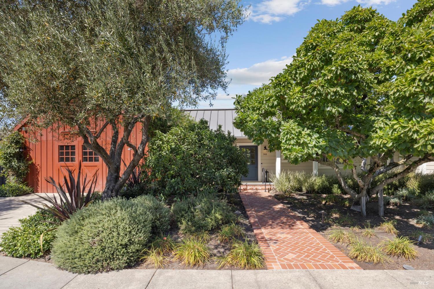 248 France St
