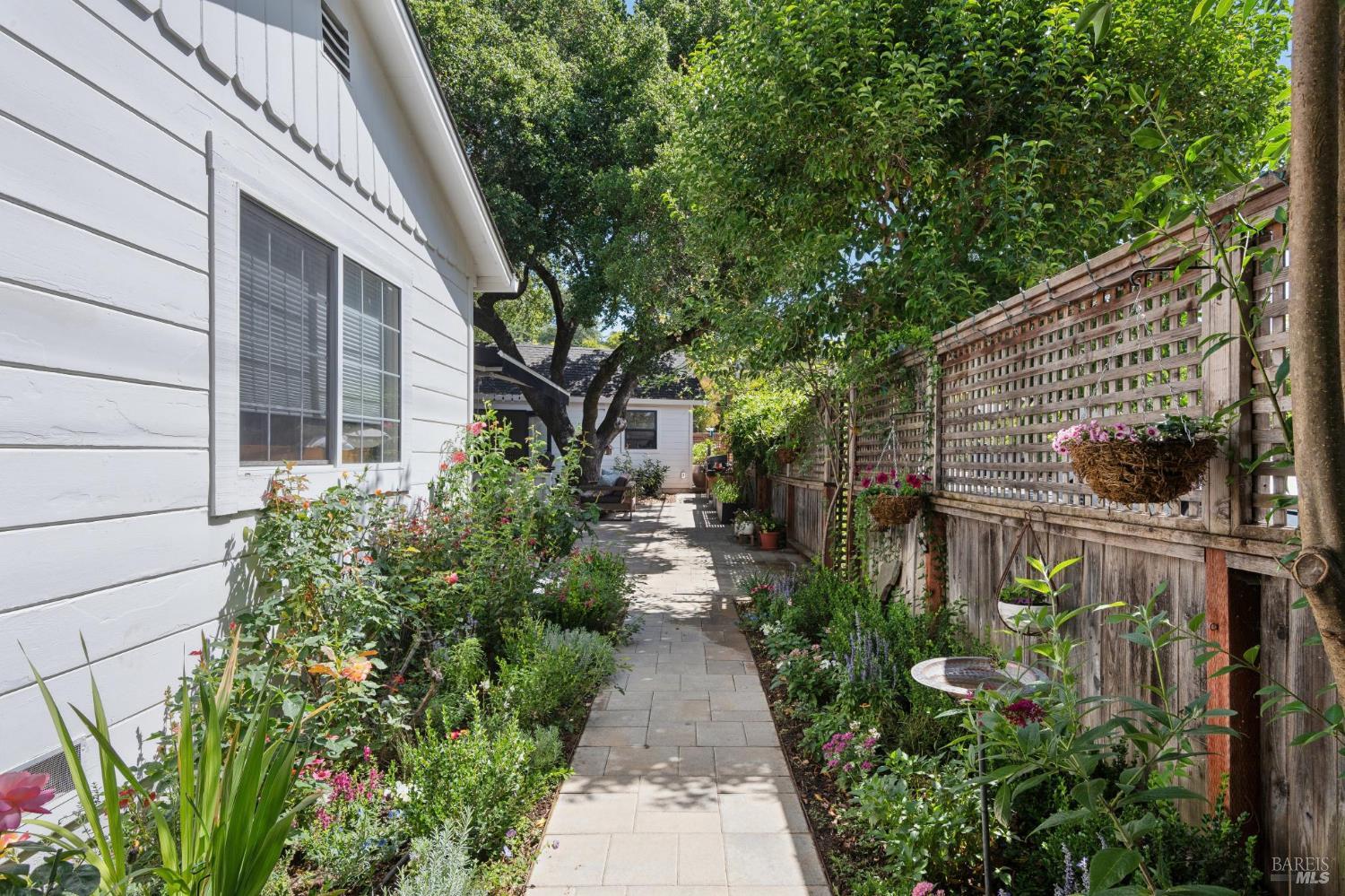 605 Calle Del Monte