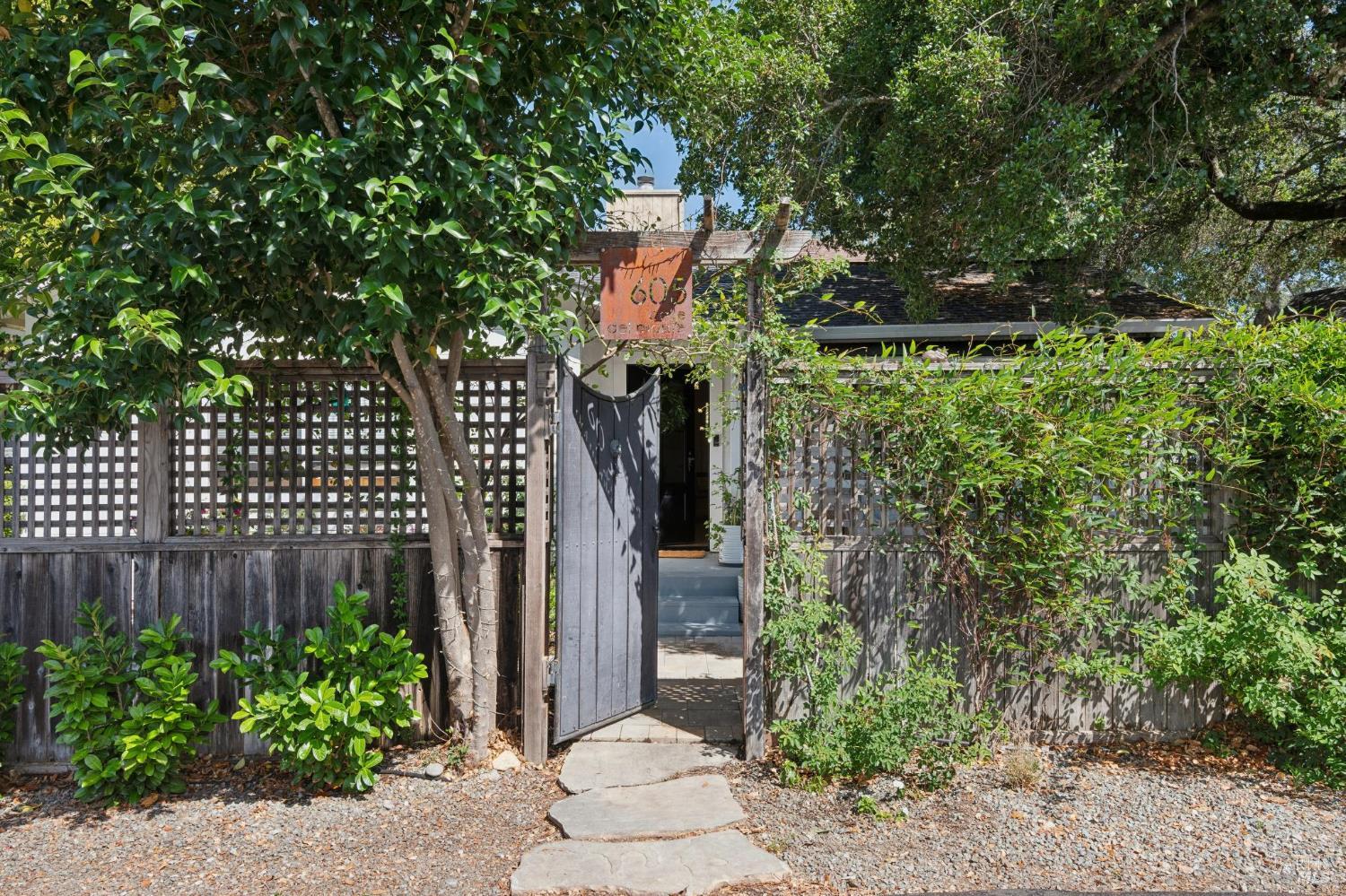 605 Calle Del Monte