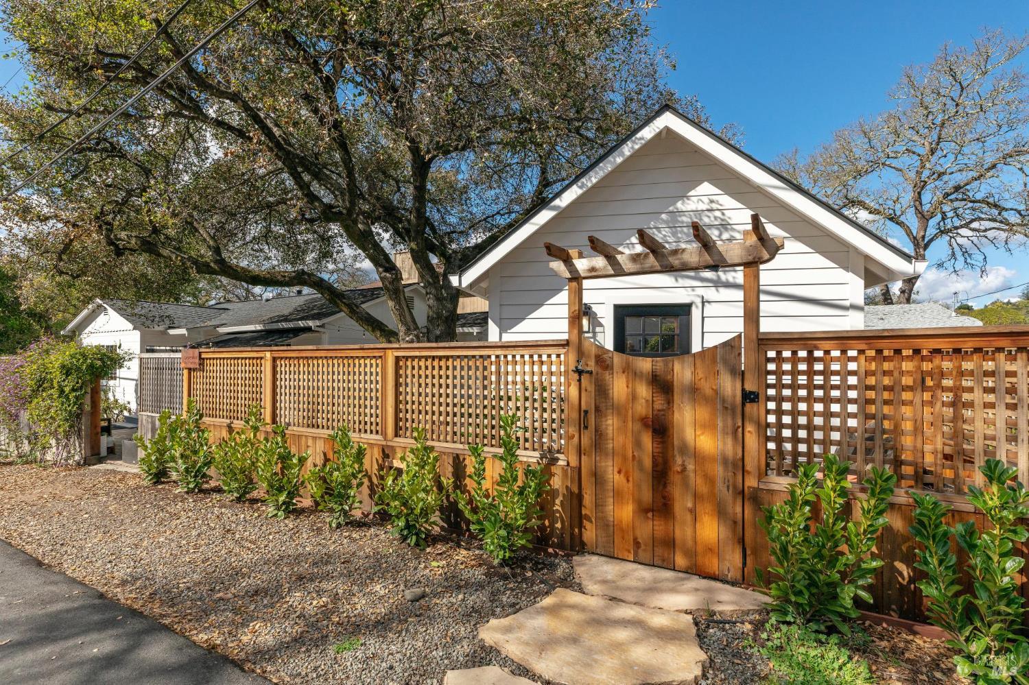 605 Calle Del Monte