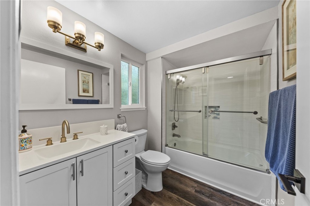 3747 Vista Campana S 80