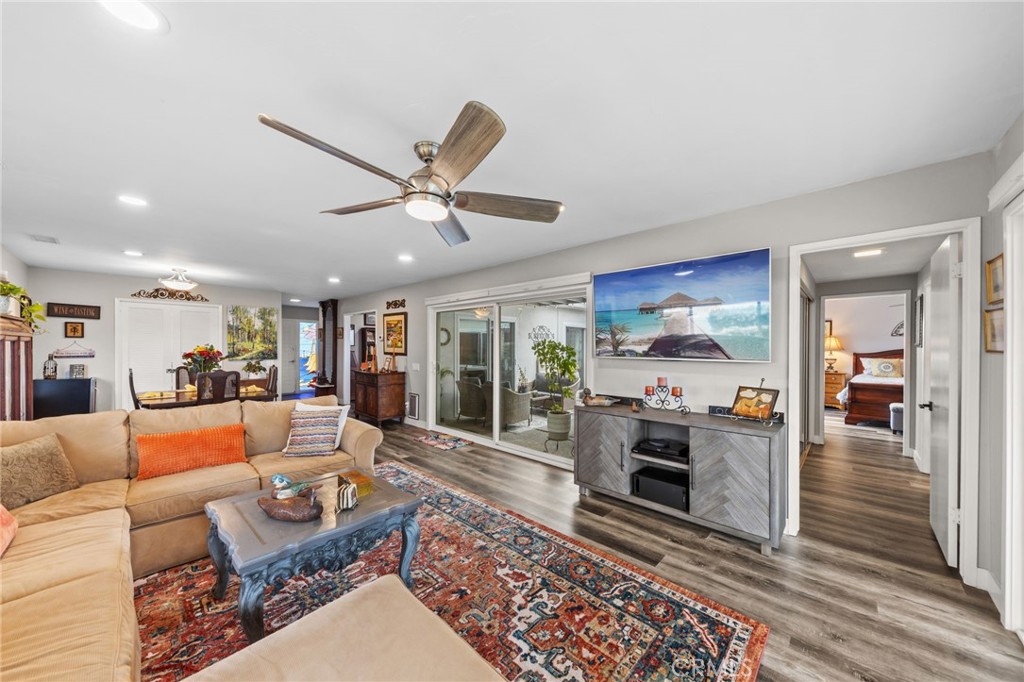 3747 Vista Campana S 80