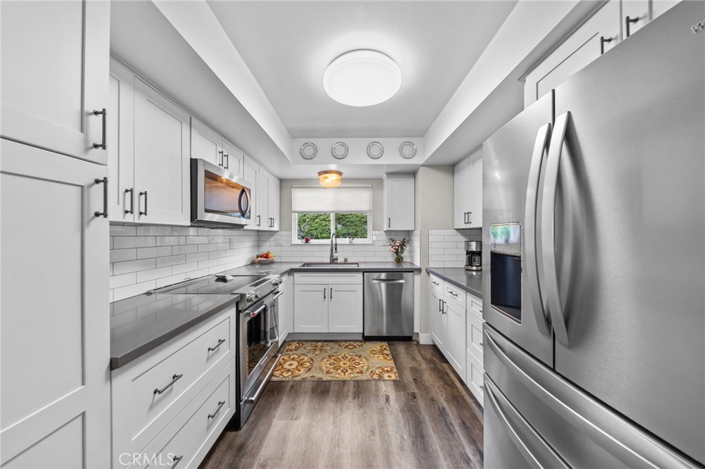 3747 Vista Campana S 80