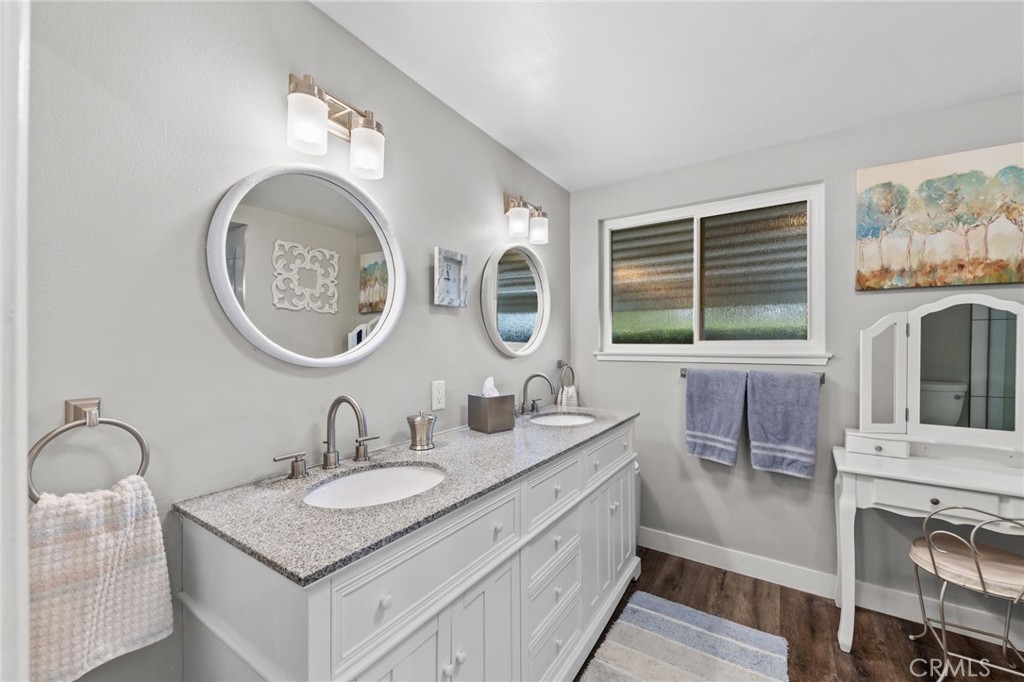 3747 Vista Campana S 80