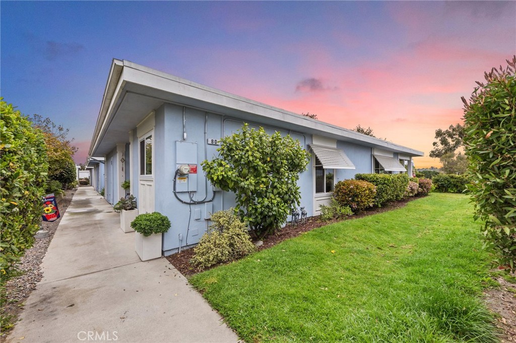 3747 Vista Campana S 80