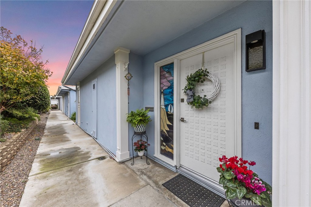 3747 Vista Campana S 80