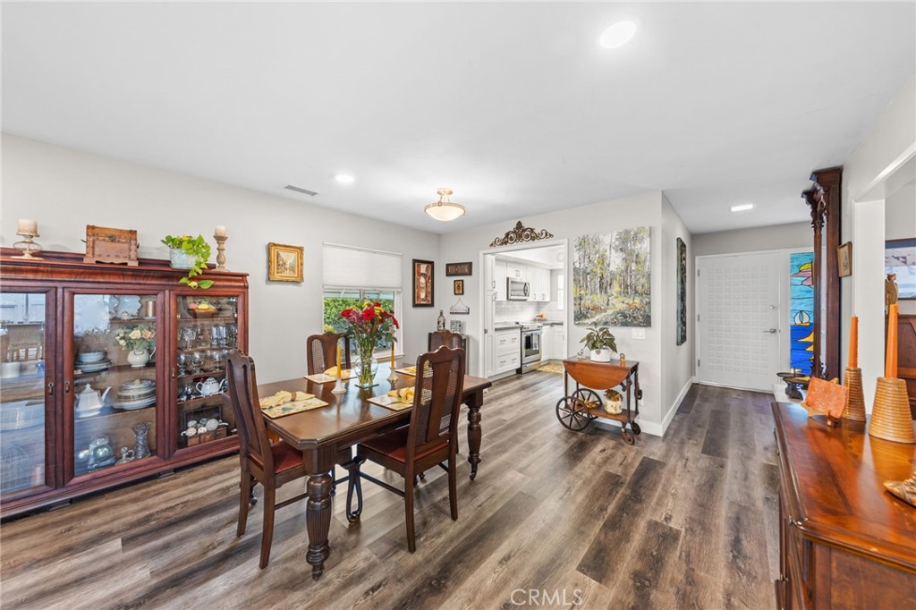 3747 Vista Campana S 80