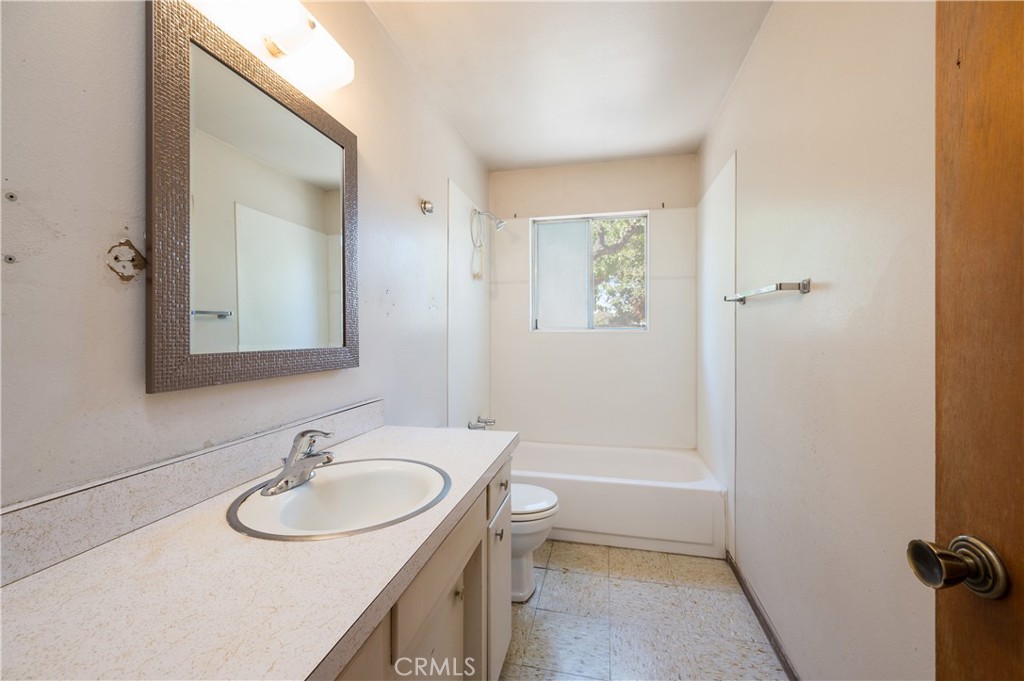1084 Sylvia Circle