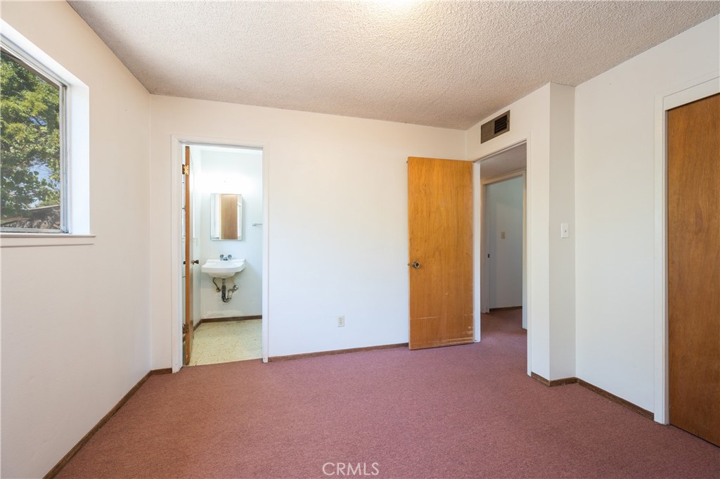 1084 Sylvia Circle