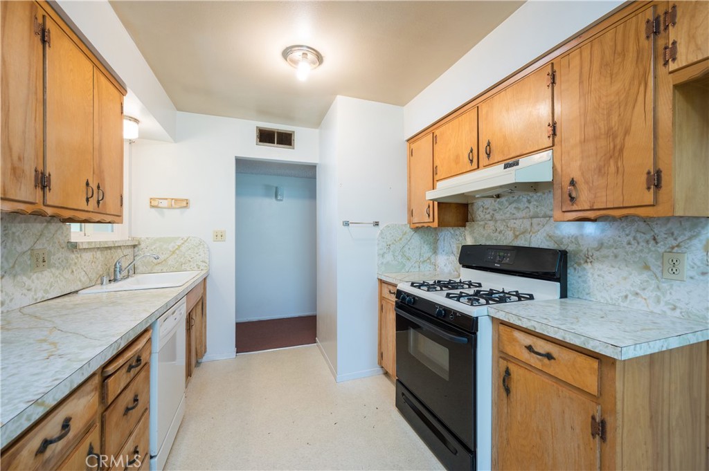 1084 Sylvia Circle