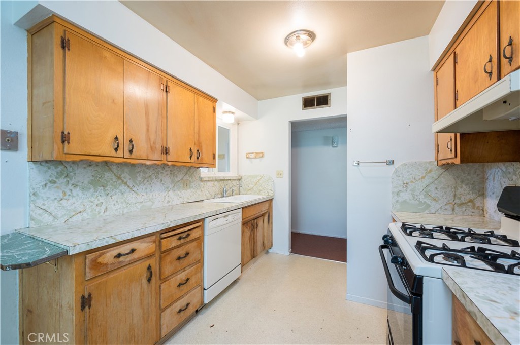 1084 Sylvia Circle