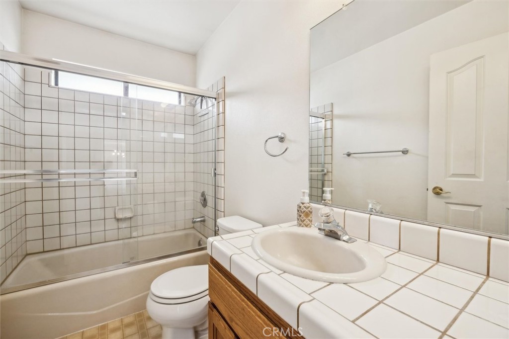 915 Rolling Hills Road