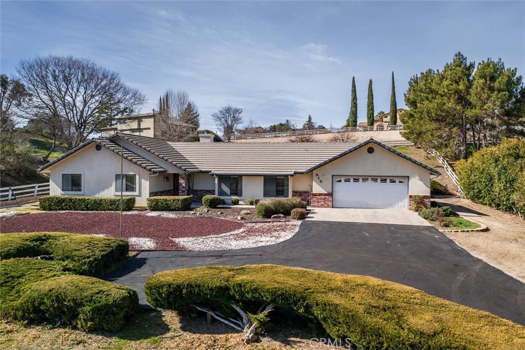 915 Rolling Hills Road
