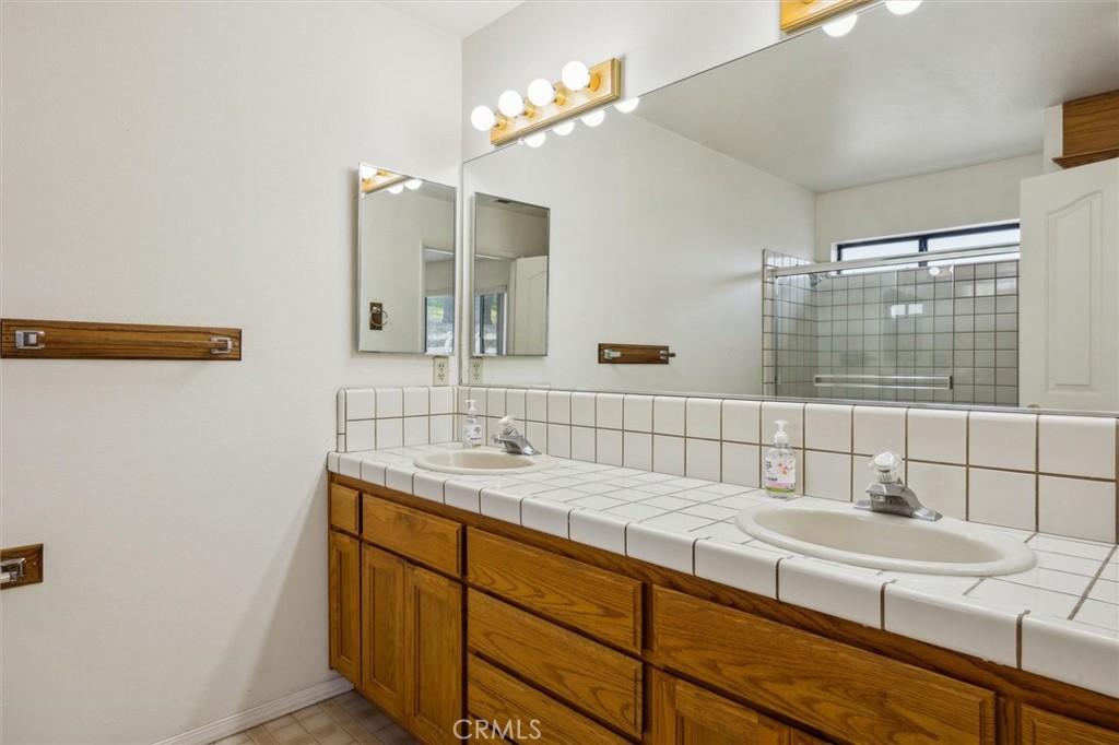 915 Rolling Hills Road