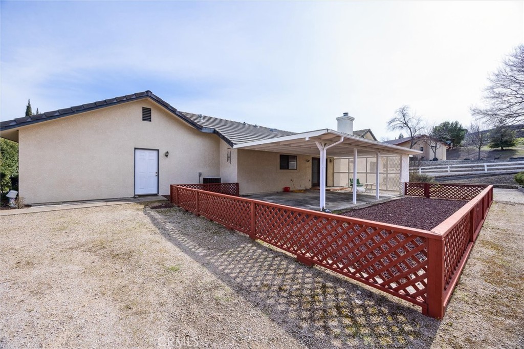 915 Rolling Hills Road