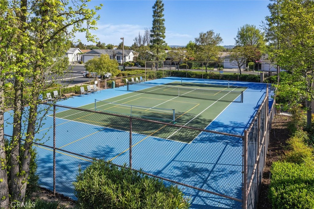 8 Dove Ct