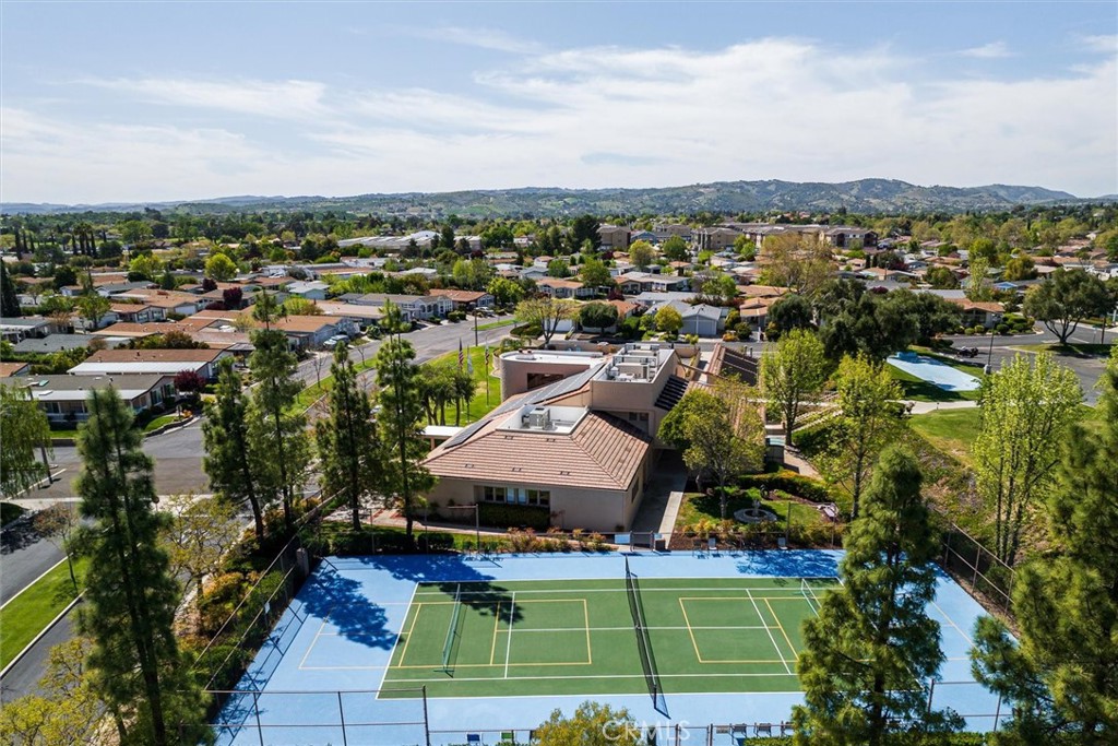 8 Dove Ct