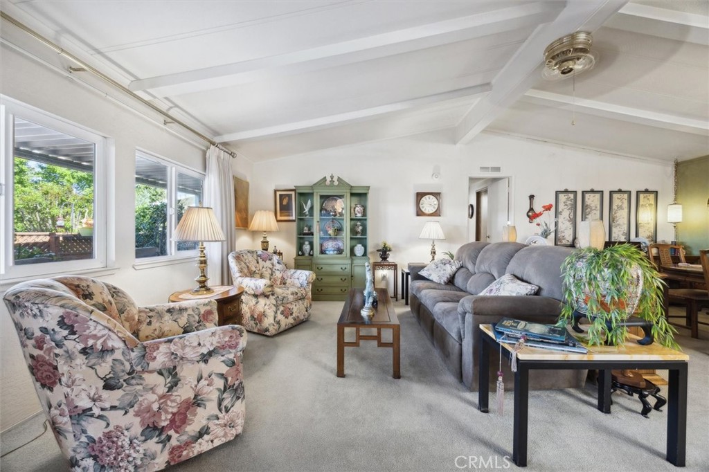8 Dove Ct