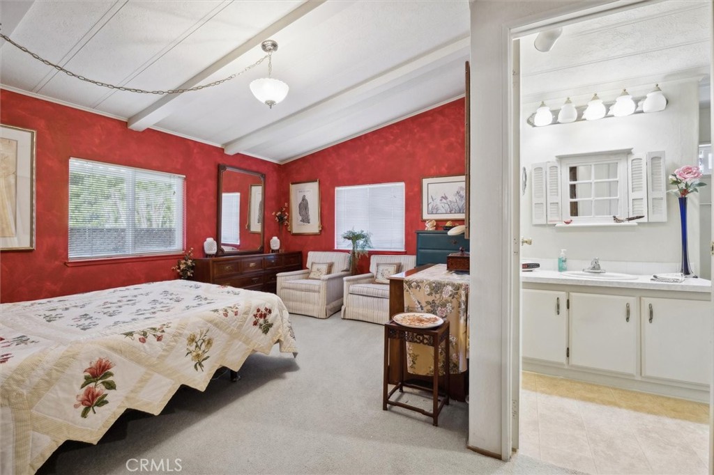 8 Dove Ct