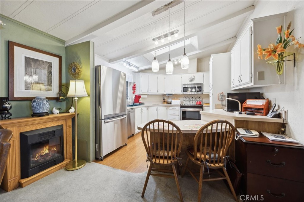 8 Dove Ct