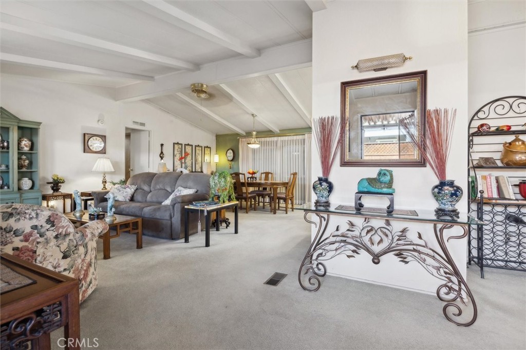 8 Dove Ct