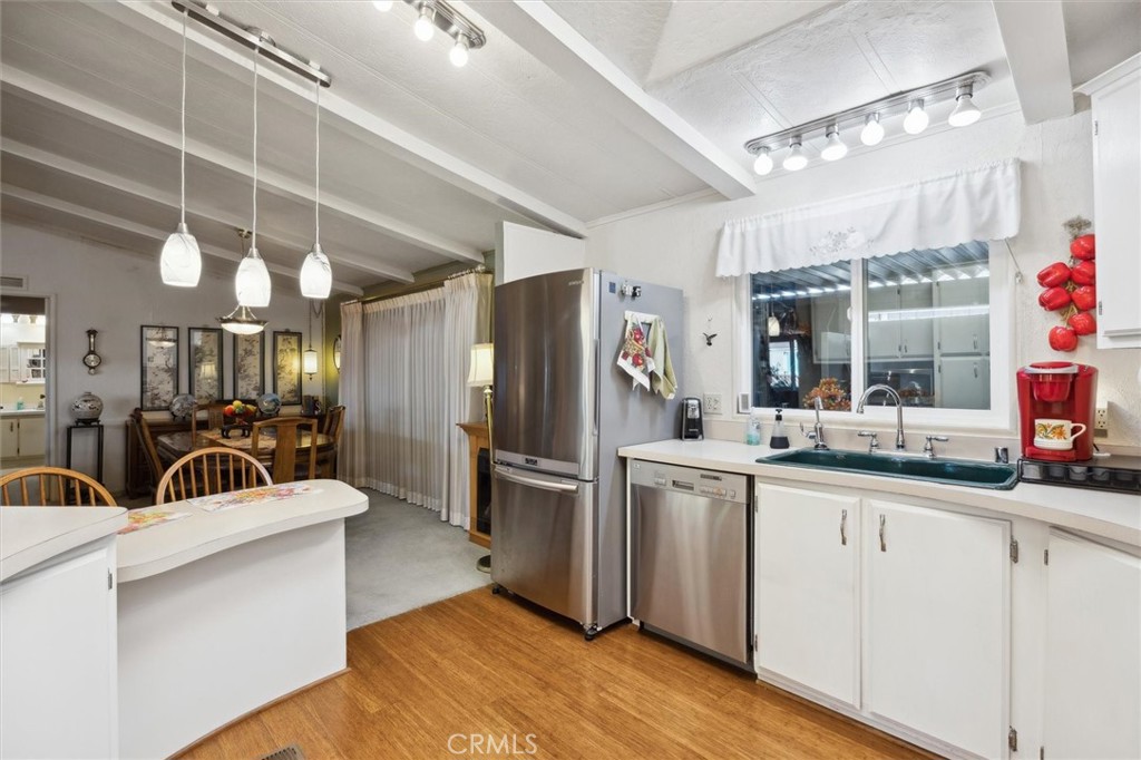 8 Dove Ct