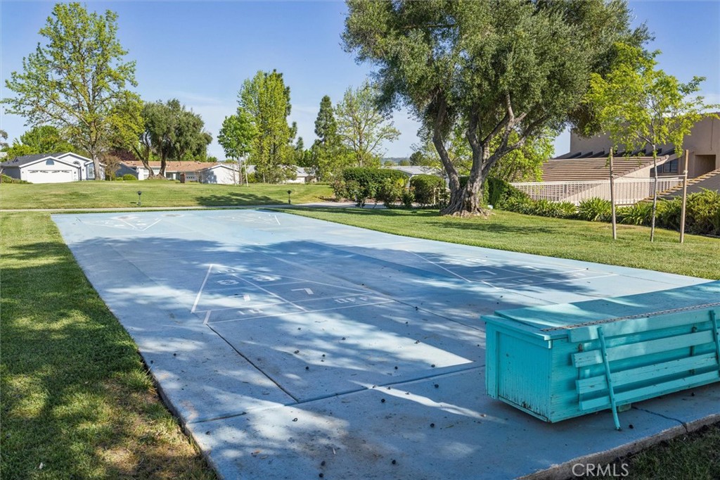 8 Dove Ct