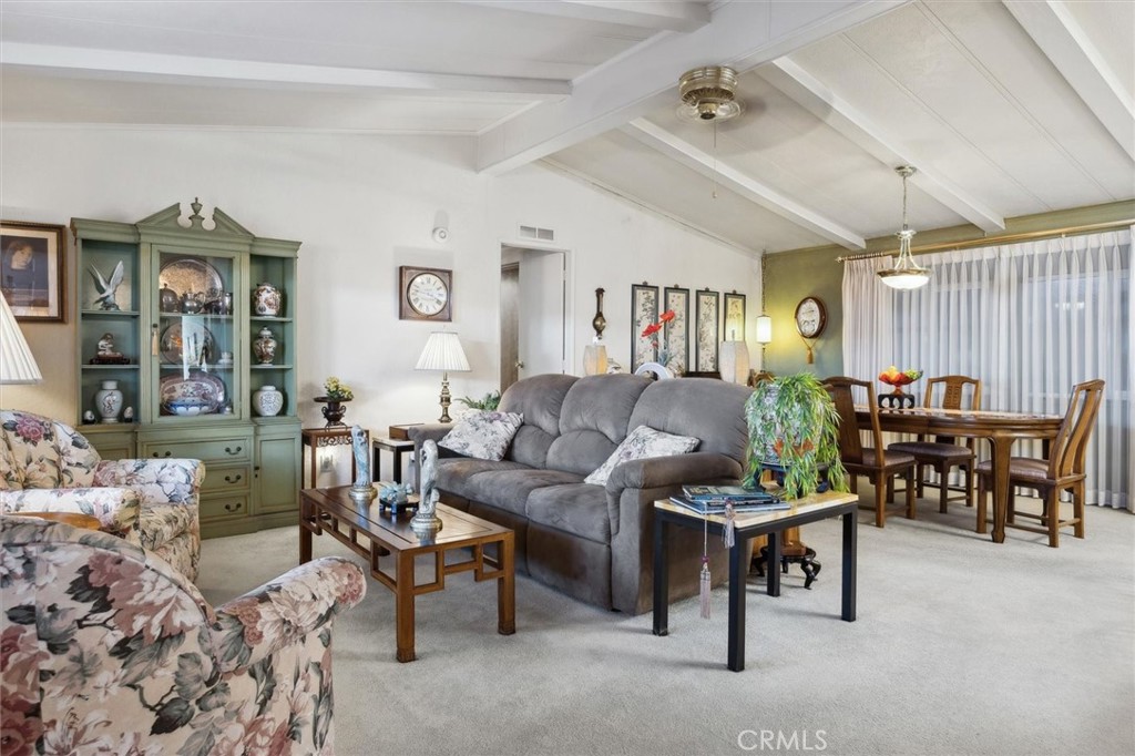 8 Dove Ct