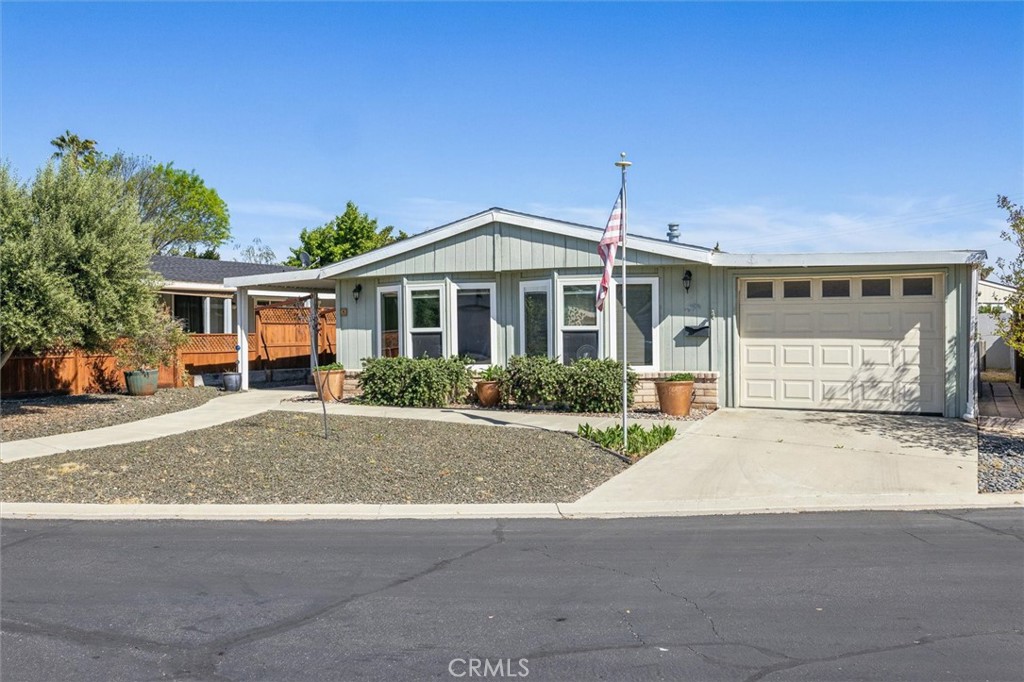 8 Dove Ct