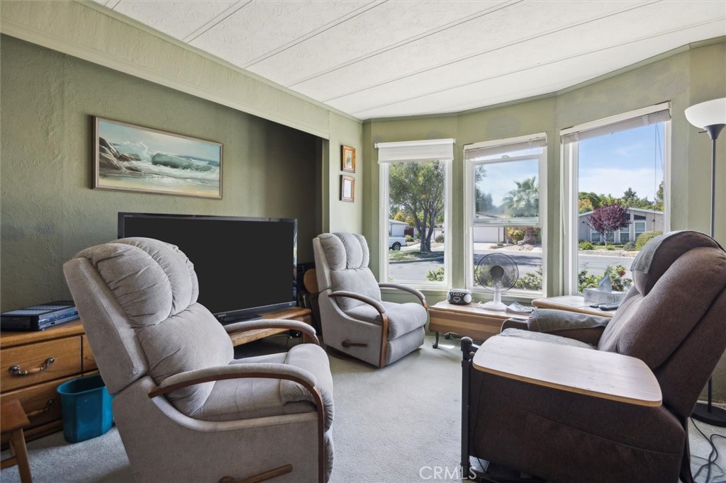 8 Dove Ct