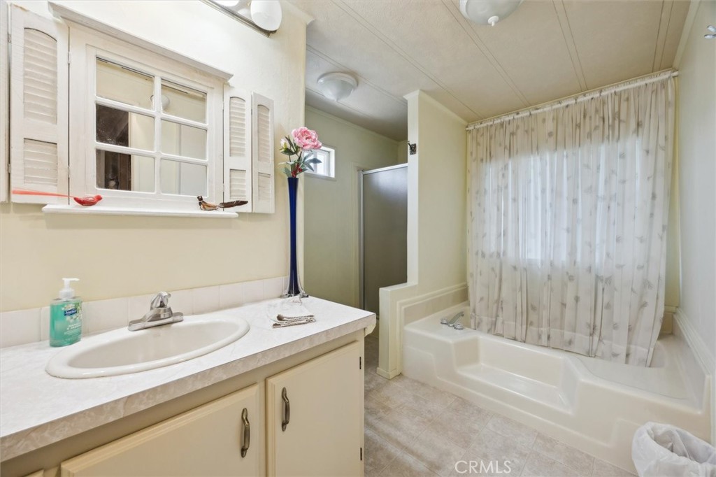 8 Dove Ct