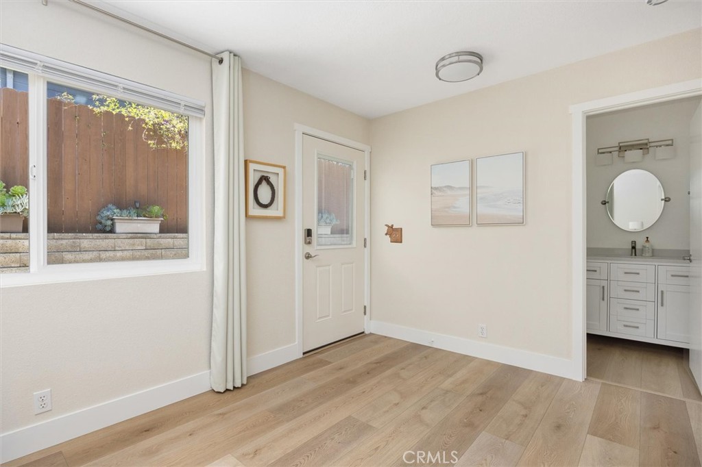 1099 Pismo Ave