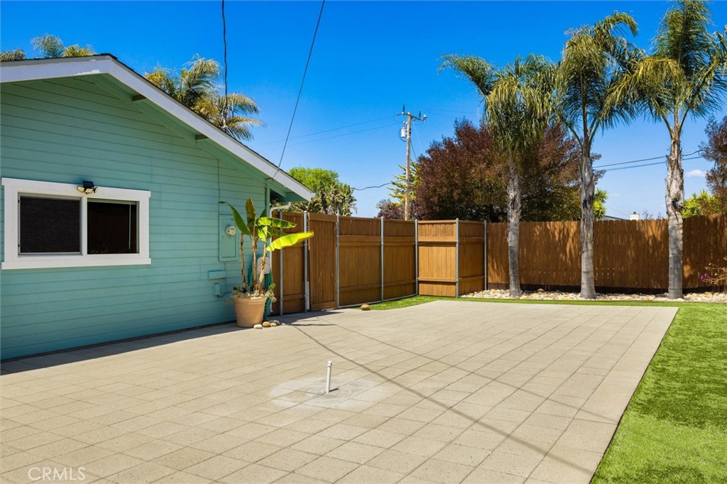 1099 Pismo Ave