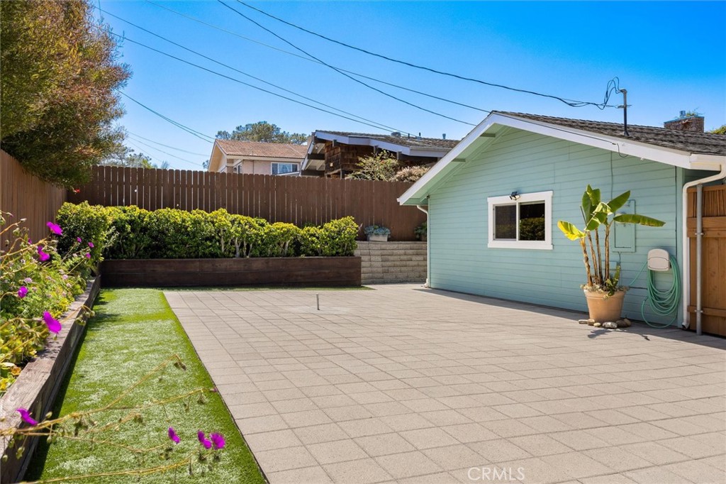 1099 Pismo Ave