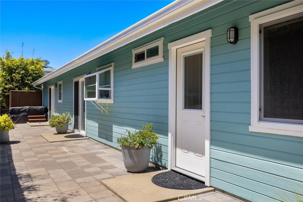 1099 Pismo Ave