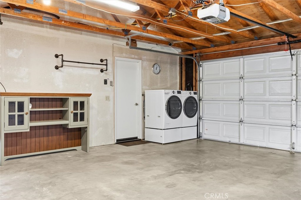 1099 Pismo Ave