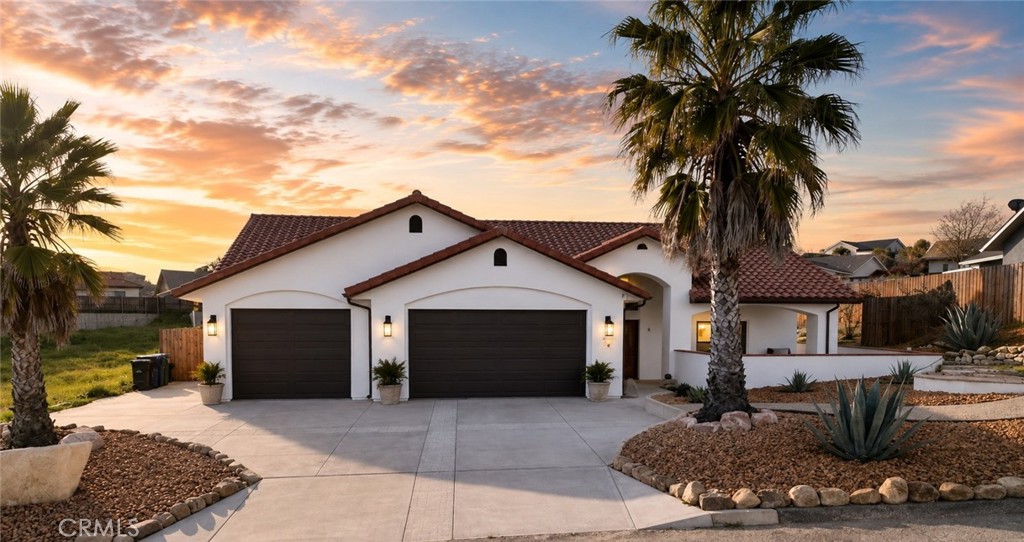 3635 Lakeside Village
