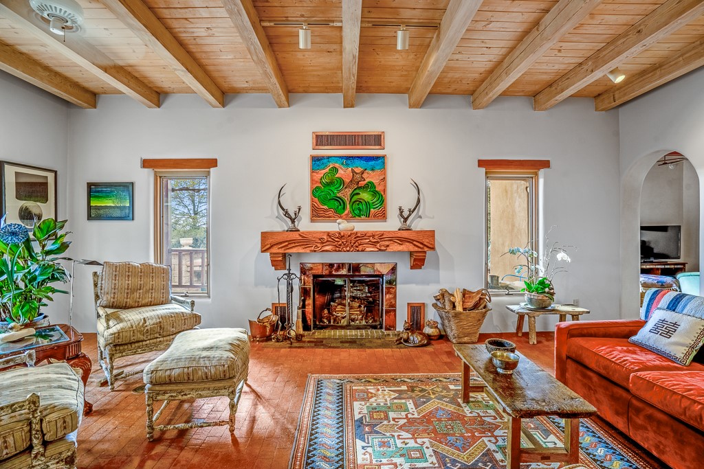 705 Camino Lejo