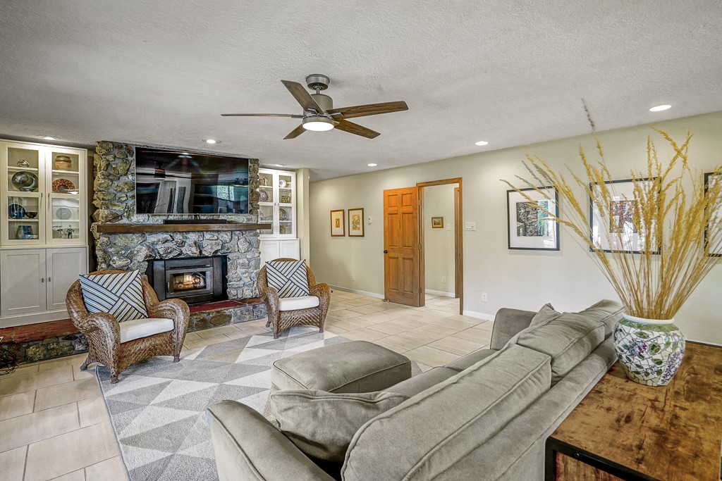 2305 Calle Halcon