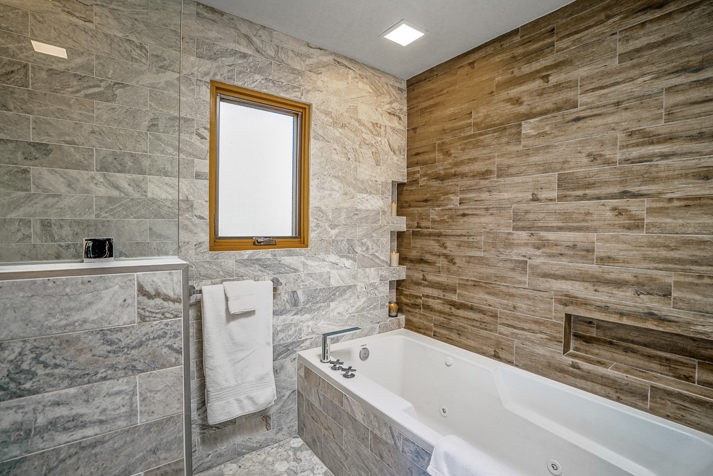 2305 Calle Halcon