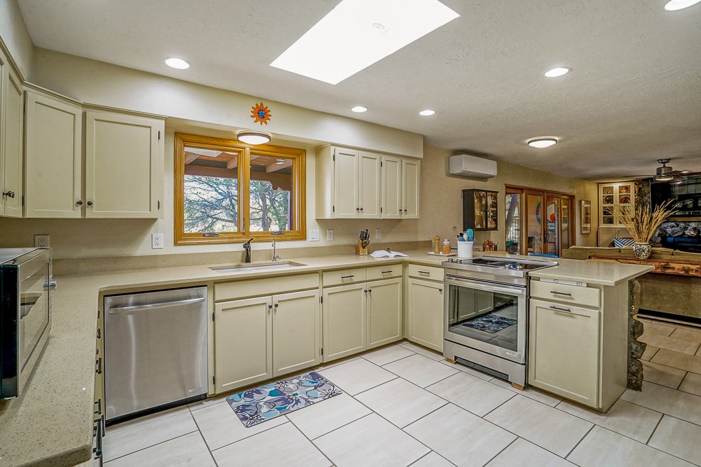 2305 Calle Halcon