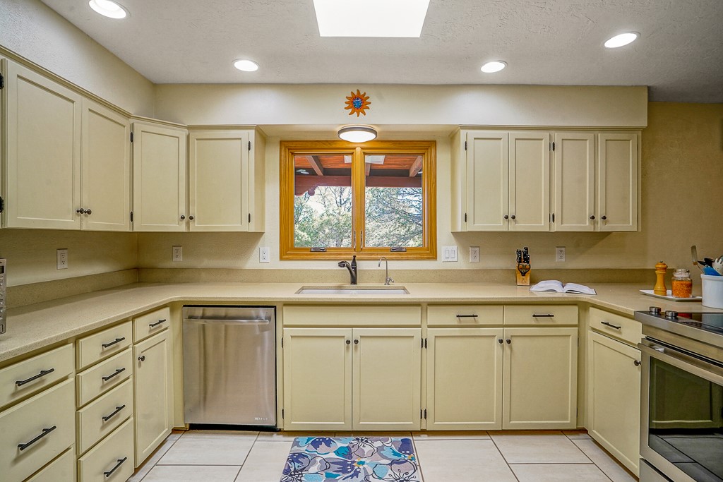 2305 Calle Halcon