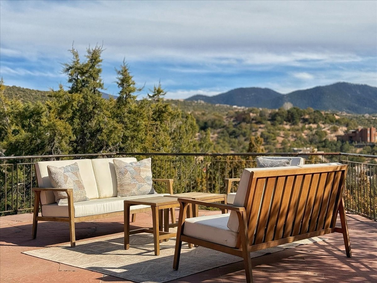 1025 Stagecoach Road