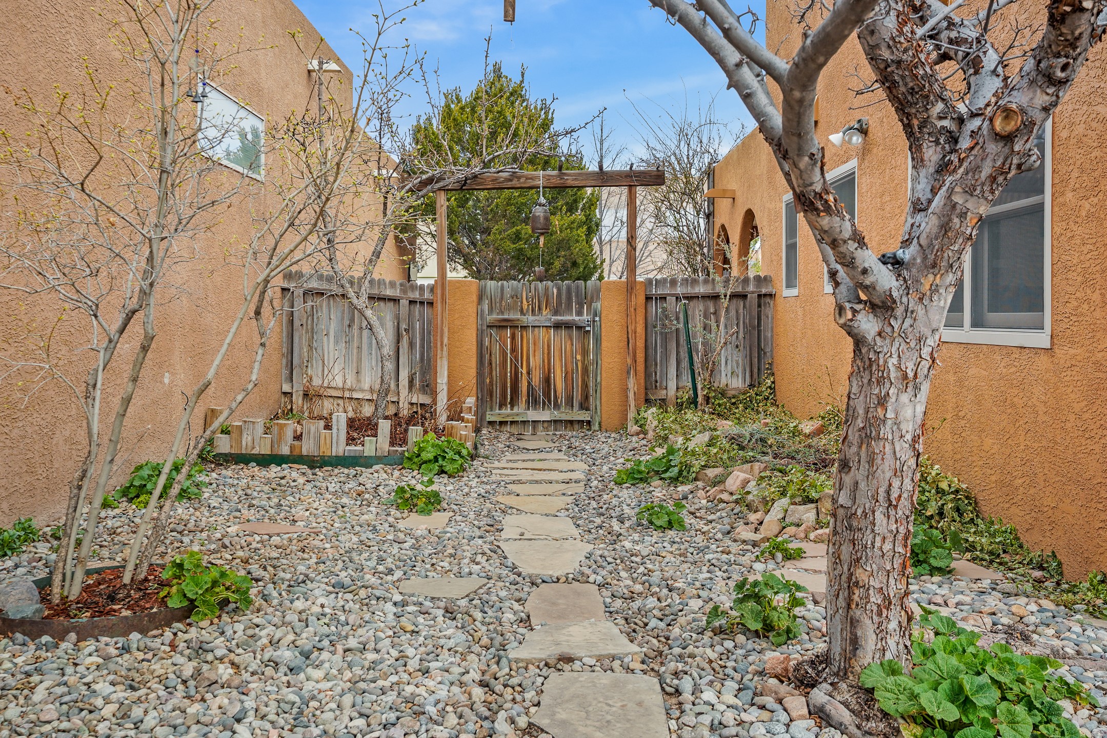 1402 Paseo Norteno